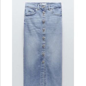 Looking desperately to buy this Zara gem button denim skirt